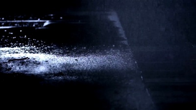 雨中的人行道