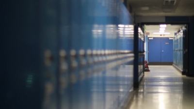 空的学校走廊储物柜架焦点