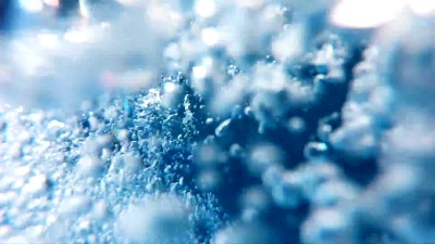 按摩浴缸中的泡泡在慢动作中