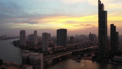 傍晚曼谷城市鸟瞰，泰国曼谷，Chaopraya河