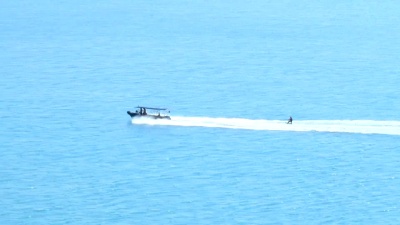在安达曼海滑水