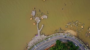 日间珠海市著名渔女纪念碑海湾空中俯瞰 中国