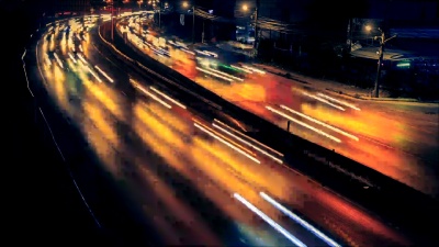 高速公路上的交通延时，晚上高速公路上汽车的头灯长时间暴露