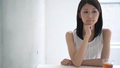 想年轻女子