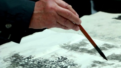 中国艺术家用毛笔画中国画，实时。