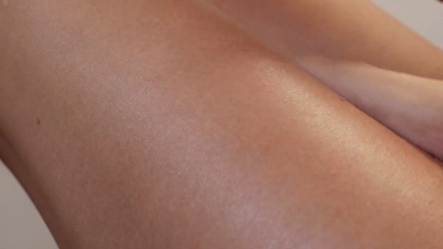 保湿洗剂缓释治疗女性腿部