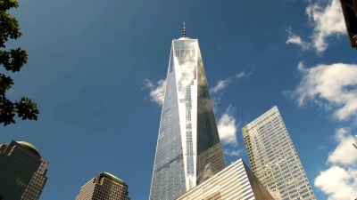纽约一个世界贸易中心的低角度宽景