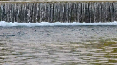 小水坝，水流湍急，4K。