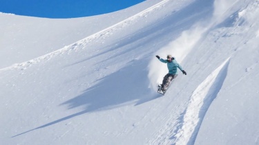 滑雪板粉末跳跃