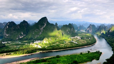 丘陵和蜿蜒的河流