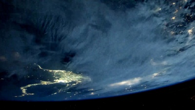 从国际空间站晚上看到的尼罗河，埃及，沙特阿拉伯和中东的部分地区。由美国宇航局约翰逊航天中心地球科学和遥感部门提供。REBUS_PROD正在处理。