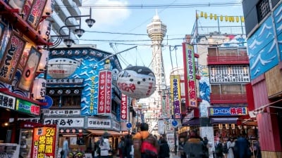  延时 日本大阪新城区的Tsutenkaku塔，夜间。