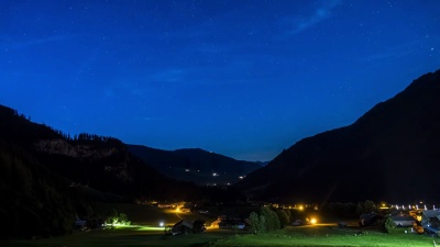 山村的夜星