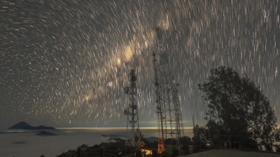 Bromo火山雾夜星迹延时视频剪辑，印度尼西亚