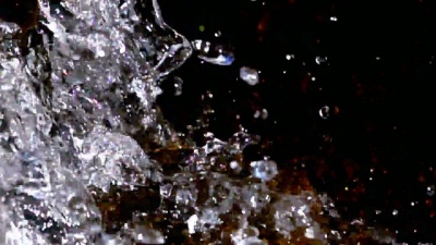 水溅水滴