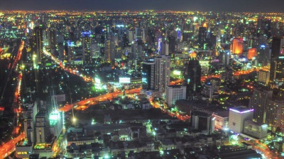 黄昏高楼鸟瞰城市景观商业区全景(泰国曼谷)