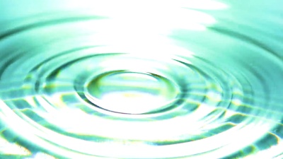 水滴和明亮的飞溅