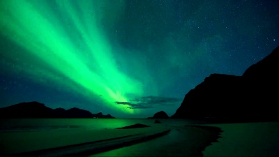 挪威Lofoten的Haukland海滩的Aurora延时摄影