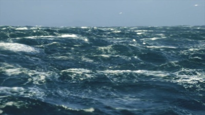 极端暴风雨的波涛汹涌的大海