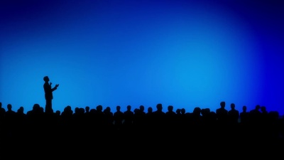 在一大群人面前做演讲