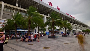 日珠海火车站广场拥挤全景  timelapse China