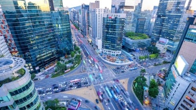 韩国首尔江南市夜间交通时间