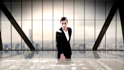 使用数字屏幕的女商人