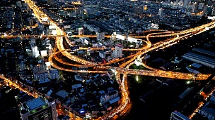 曼谷市中心公路结的鸟瞰