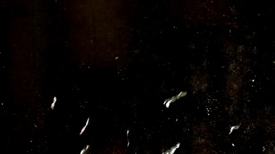 霜冻/冰晶覆盖窗户。