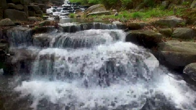 韩国，亚洲，大邱，比苏尔山山谷中流淌的水