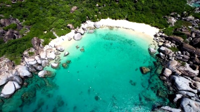 BVI，Virgin Gorda，Devil‘s Bay的航空视频