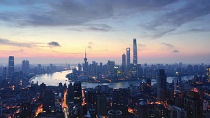 鸟瞰上海，黎明到白天的延时摄影