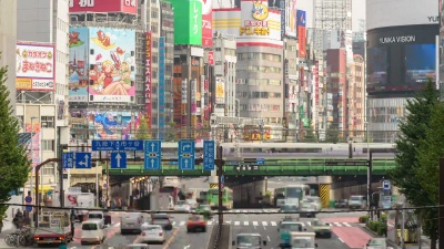 新宿穿越延时，日本东京旅游地点，城市内有火车