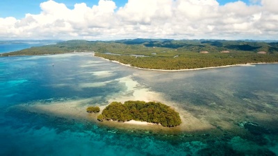 鸟瞰热带岛屿上美丽的海滩。菲律宾，Siargao