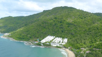 鸟瞰全景，Phromthep cape winturter和aiharn海滩
