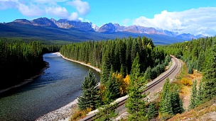 秋季加拿大落基山脉铁路