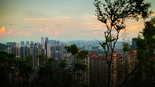 中国日落天空珠海名山公园顶城市景观全景  timelapse