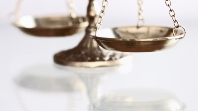 白色公正标尺