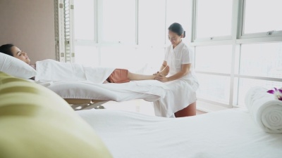 高级按摩师足部按摩