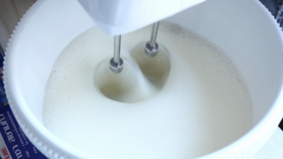 用机器关闭搅拌霜