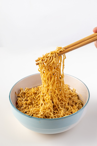 美食系列写实碗装泡面拌面过程