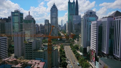 中国晴天深圳市交通道路施工起重机空中全景 