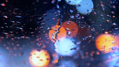 雨中驾车
