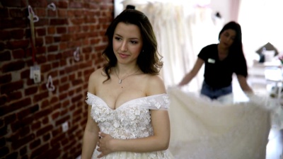 穿着婚纱感觉很美