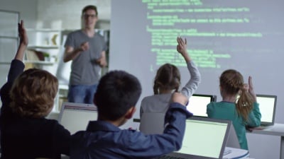 编码课中的活跃学生