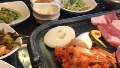 家庭午餐时间，韩国首尔，韩国烧烤