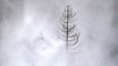  洪水波摧毁山谷(可循环)