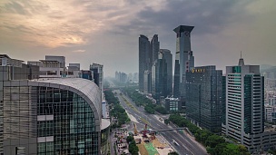 中国深圳屋顶日落雨云城市全景 延时摄影