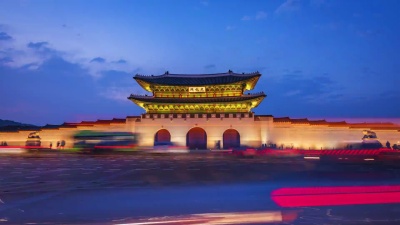 韩国首尔市庆博宫游客蜂拥而至的延时摄影。