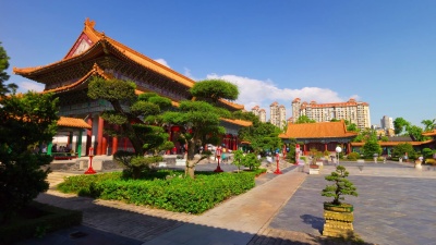 中国晴天珠海著名的新元明拥挤公园全景 时差